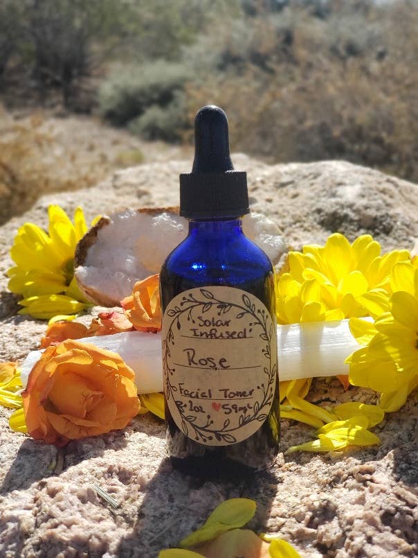 Tonique solaire pour le visage à la rose pour la vente par Copper Crescent Botanicals