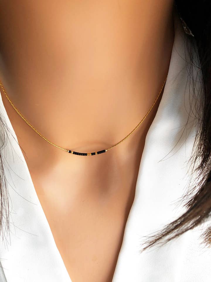 Collier de perles délicates en or, collier en or avec petites perles, De pour la vente par 36th Child Jewelry