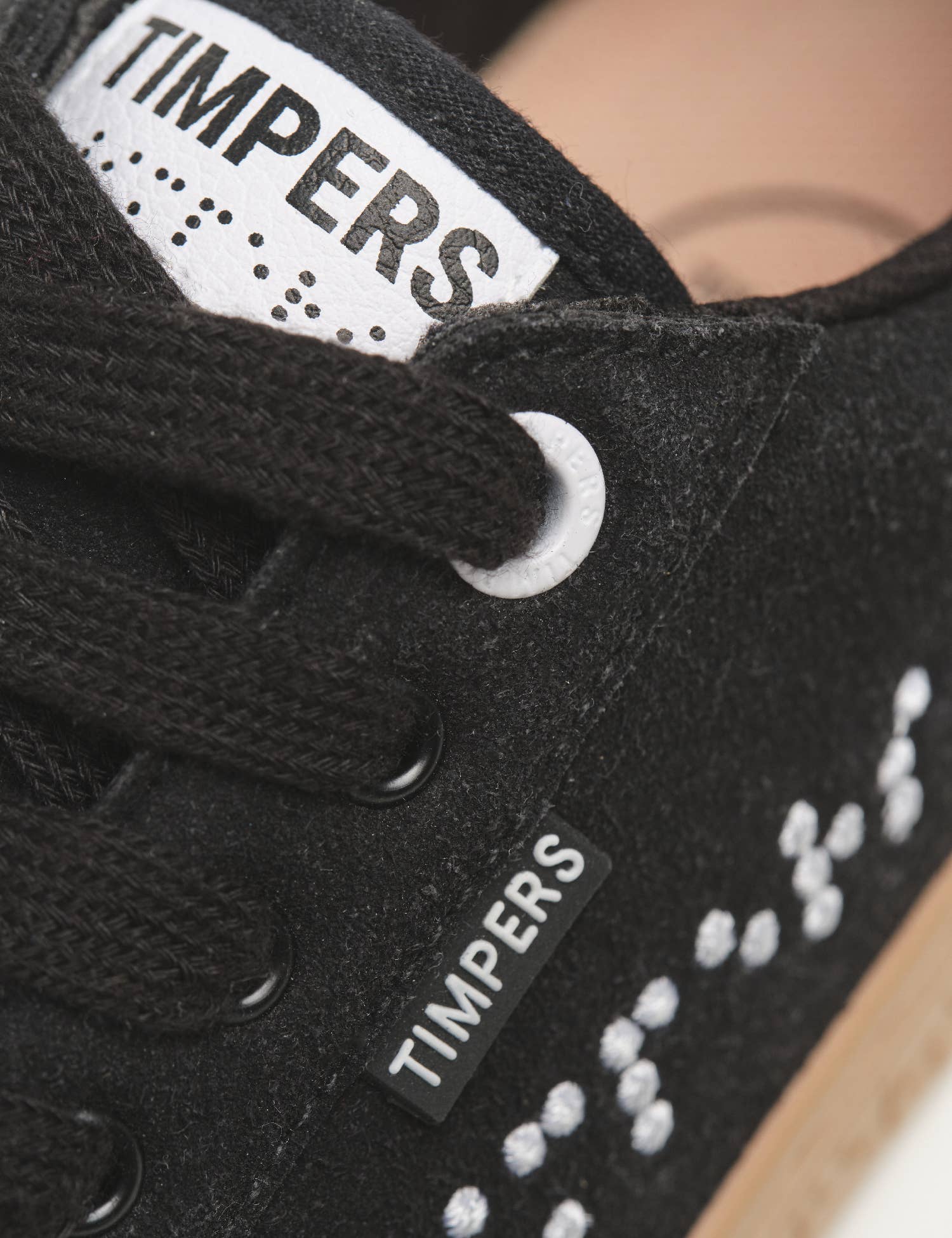 Timpers - Wholesale Lifestyle Sneakers - Unisex - Black Sneakers with Brown Sole | Vegan & Braille Detail4