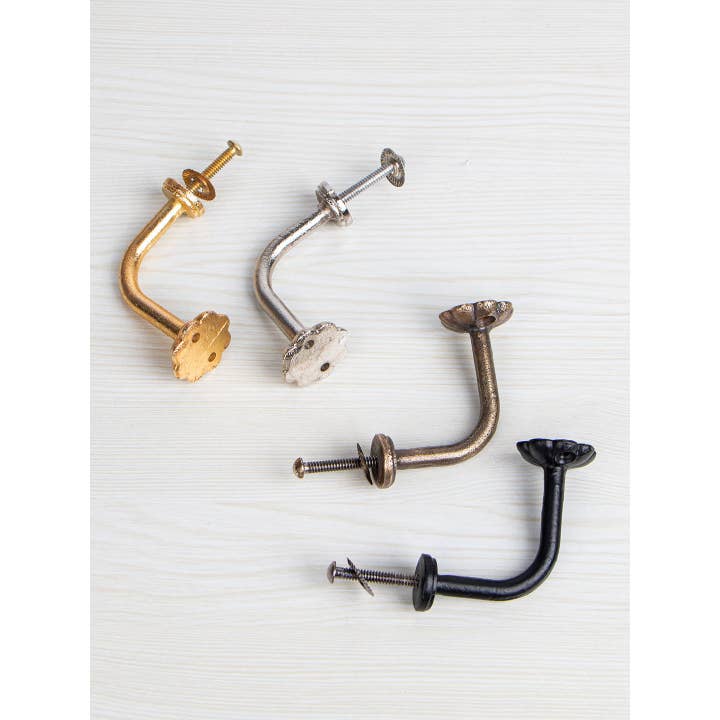 KNOBCO – wholesale Knopp/Handtag – Off White Solid Flower Form Design Gardinslips Ryggkrok Rustik badrumshanddukskrok Antik krok (Set med 2)5