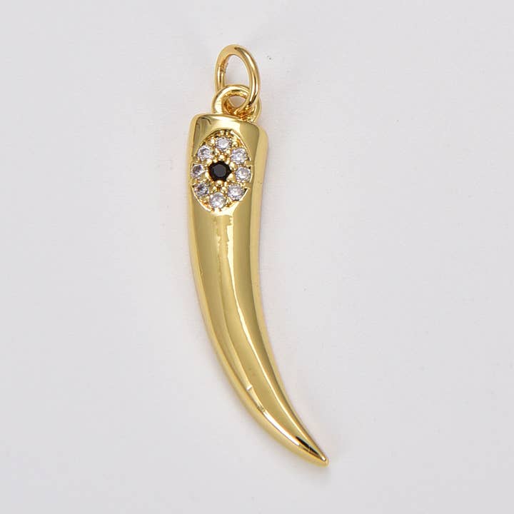 Pendentif charme corne de tusk en plaqué or 18K avec pavé micro CZ, CP1787 pour la vente par Beads Creation