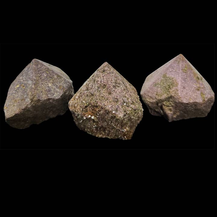 Punta di lepidolite Brasile semi-lucidata A per la vendita all'ingrosso da parte di La Boîte à Cailloux