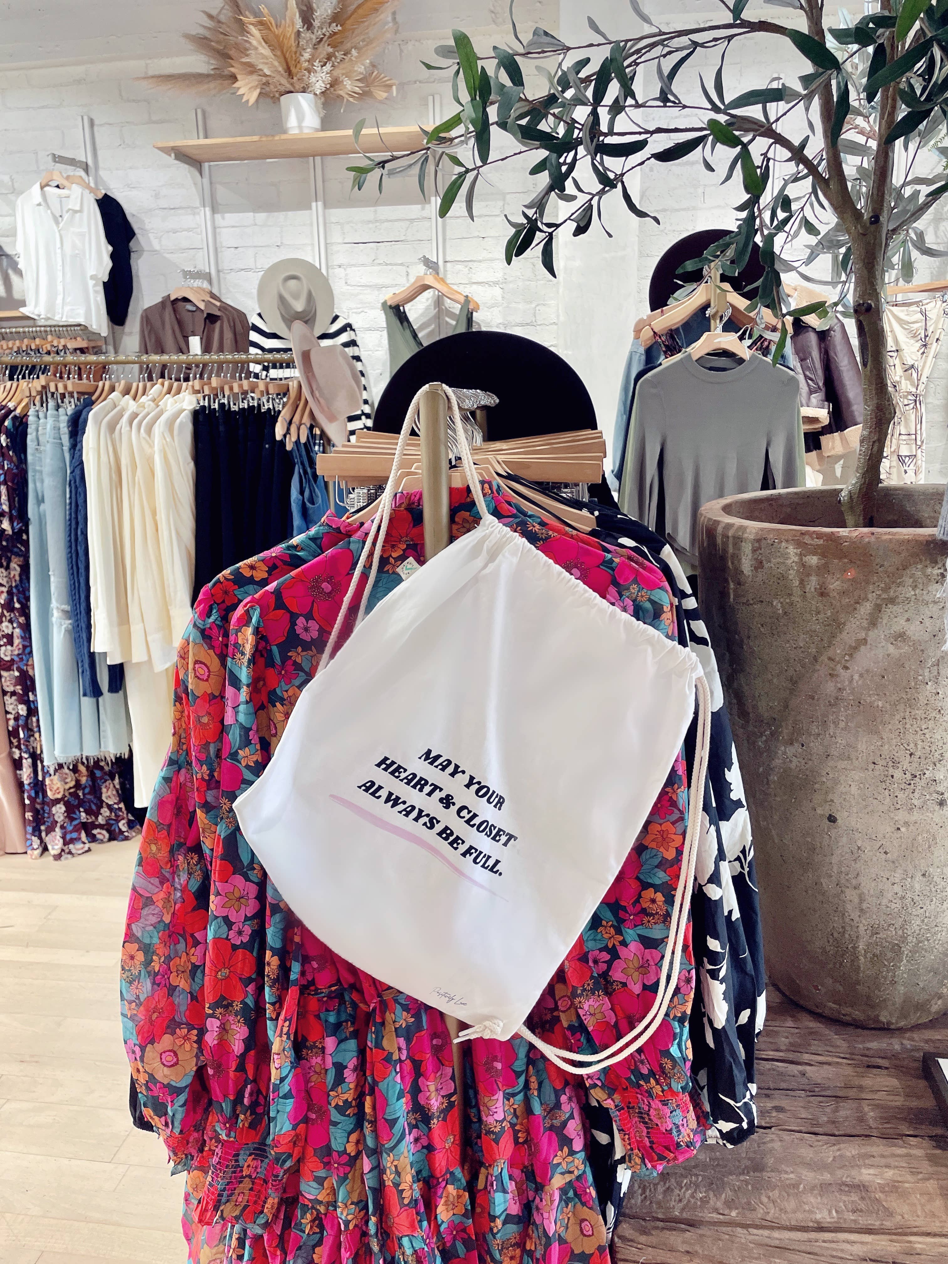 Positively Luxe – wholesale Påse med dragsko – Unisex – Må ditt hjärta och din garderob vara fulla dragsko-resväska7