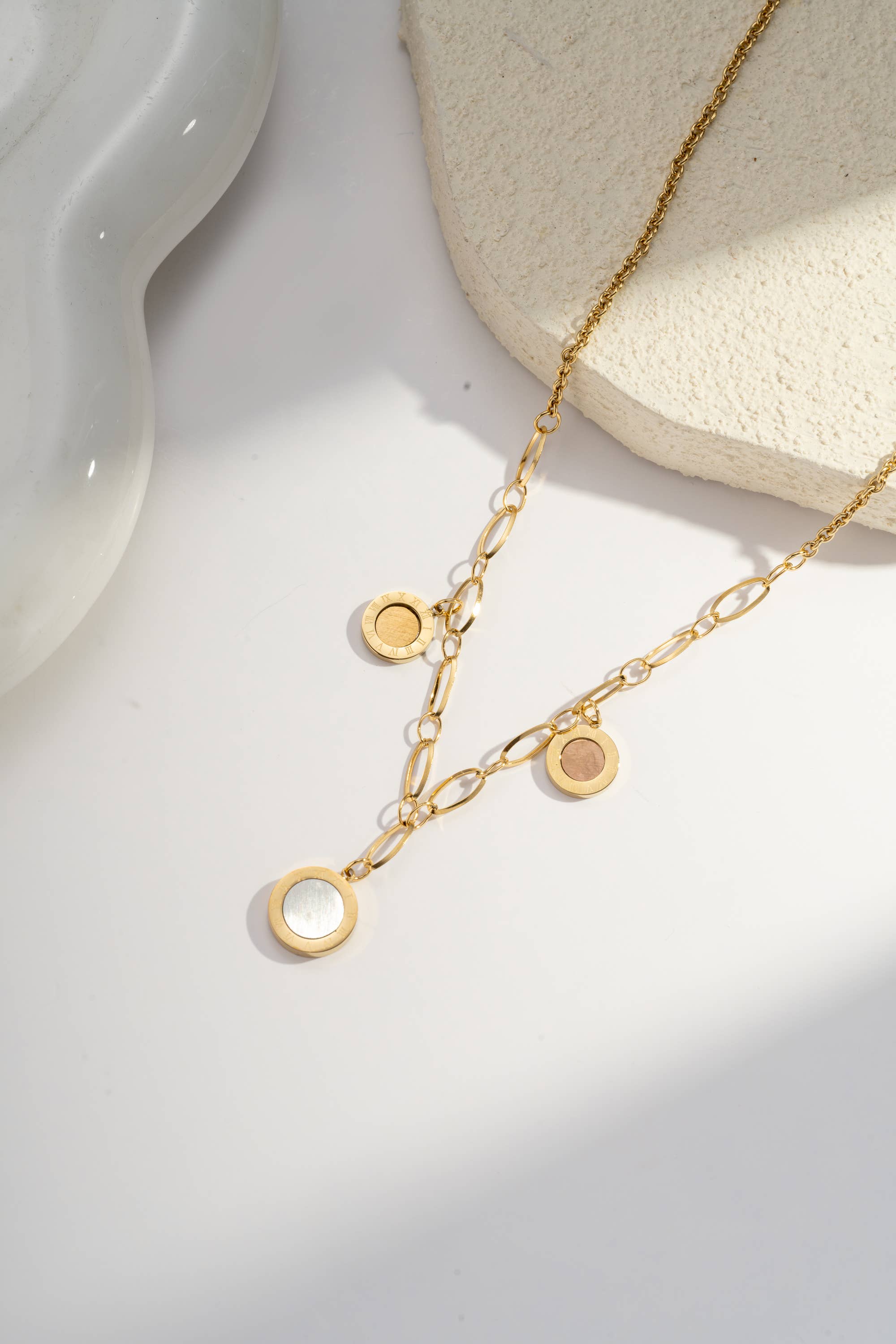 COSMOS - Vendita all'ingrosso Collana con ciondolo/pendaglio - Collana larga in acciaio con charm rotondi e numeri romani0