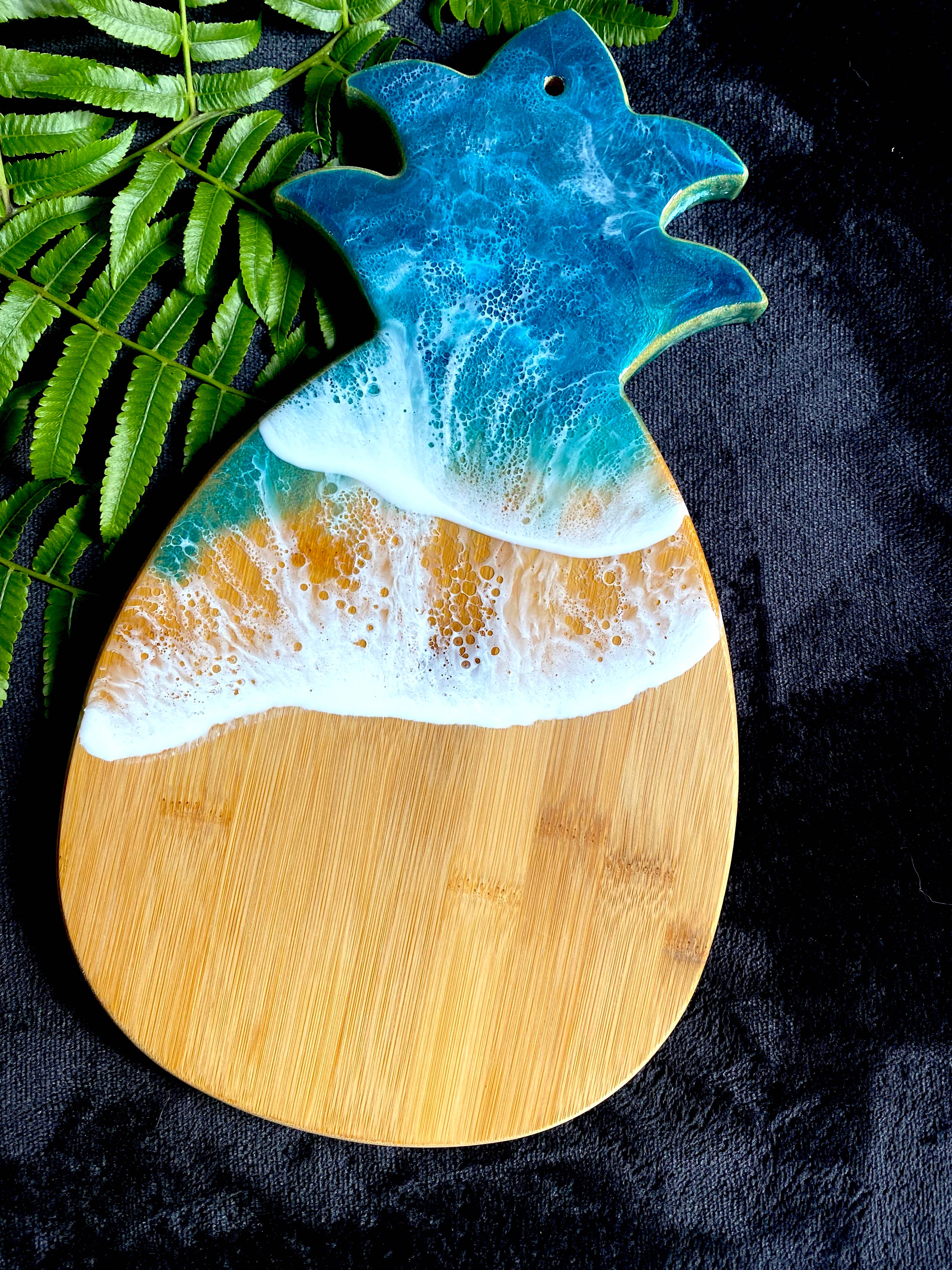 TBM Creations LLC - Vendita all'ingrosso Taglieri per formaggio - Tagliere in resina a forma di ananas realizzato a Maui | Tagliere per formaggi17