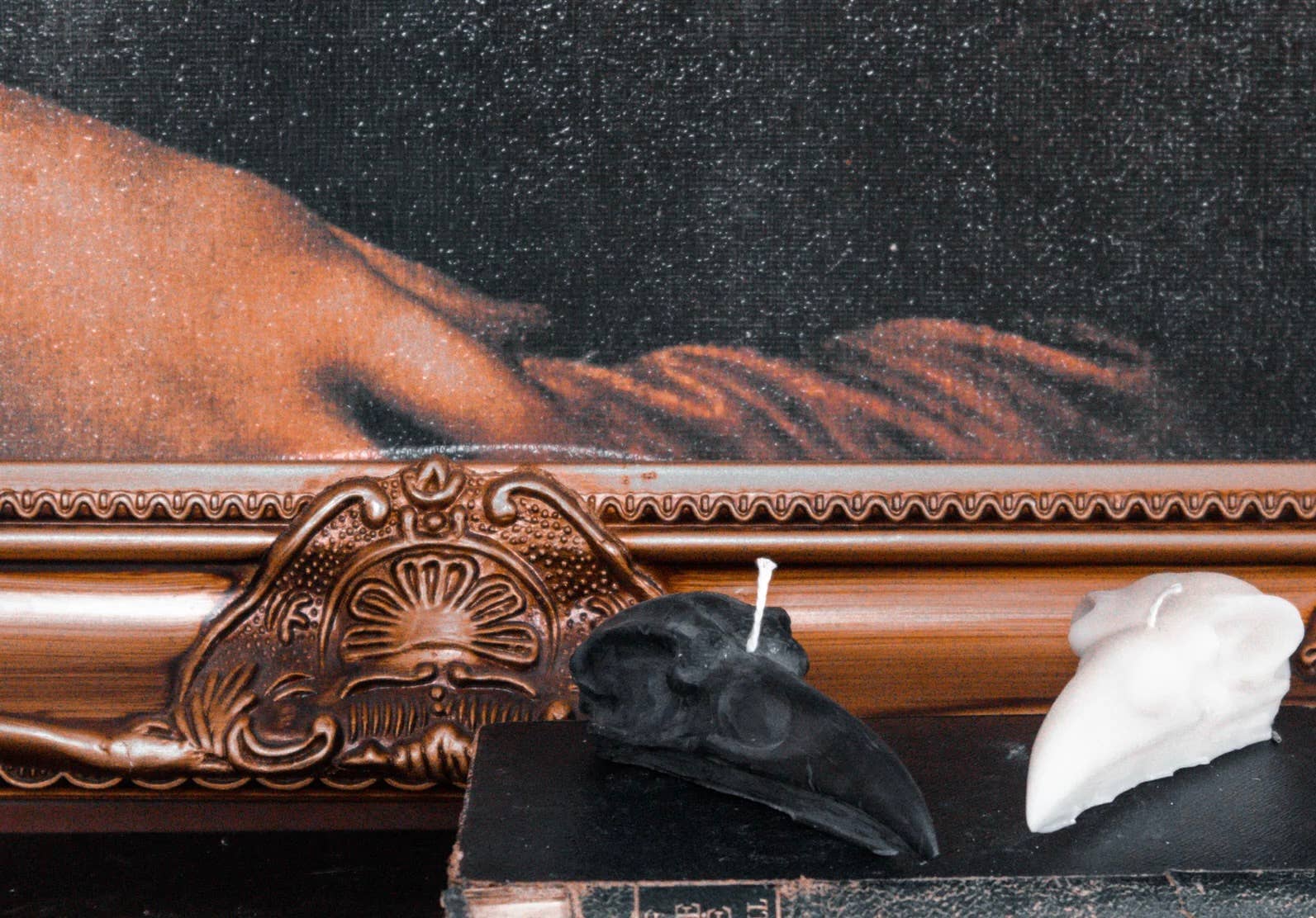 A Pleasant Thought - Wholesale Novelty Candle - RAVEN SKULL | PILLAR CANDLE3