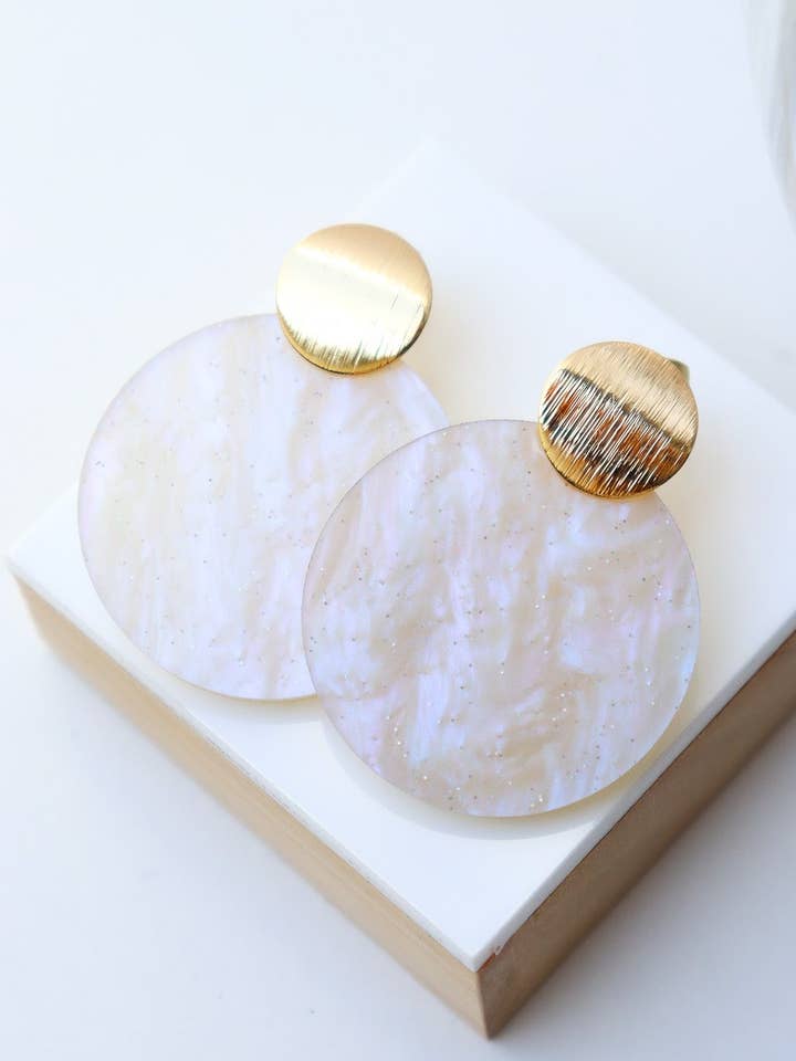 Brincos Béa de madrepérola branca por atacado de CG Home