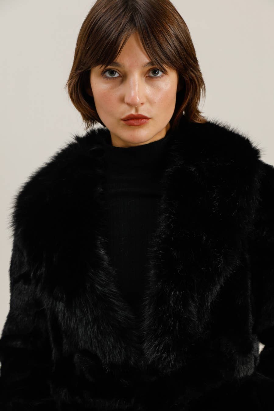 Attrait Paris - Wholesale Fur/Faux Fur Coat - Women's - Belted faux fur coat with oversized collar1