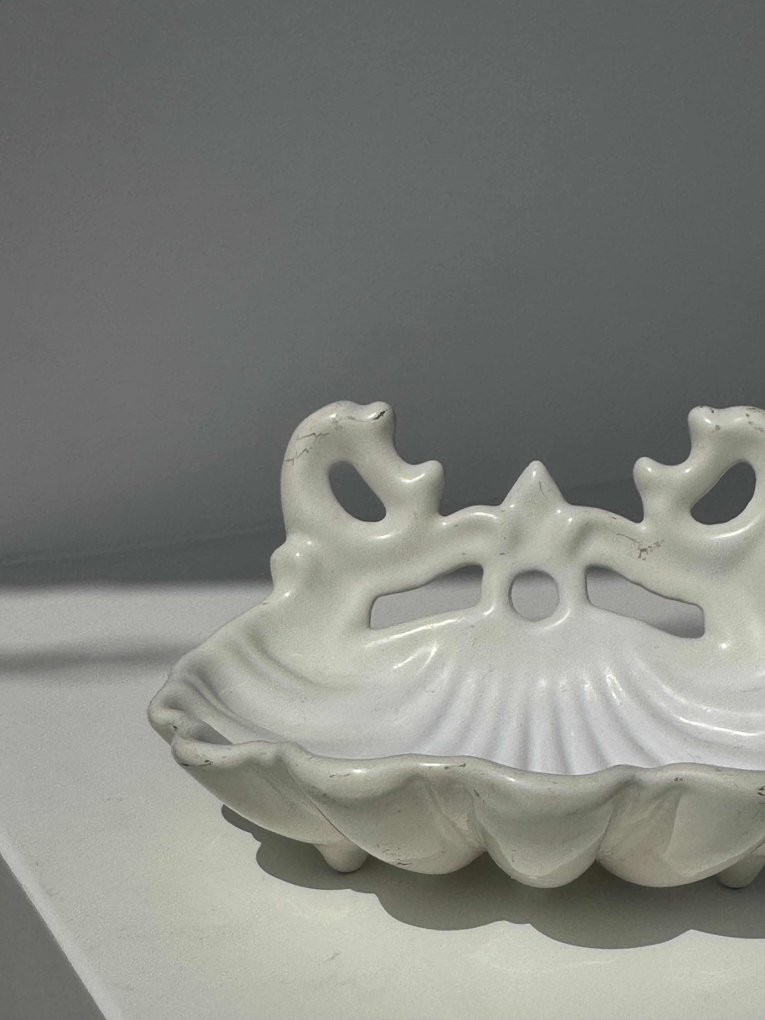Office Objets - Wholesale Bath Soap Dish - Cast iron shell-shaped soap dish painted white H72
