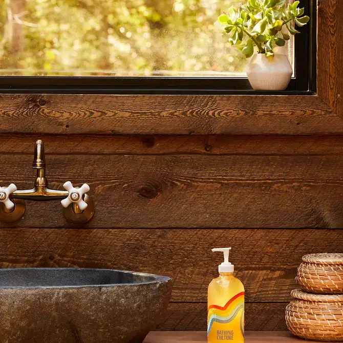 Bathing Culture - Wholesale Body Wash/Shower Gel - Mind and Body Wash Refillable 16oz Glass (Cathedral Grove)4