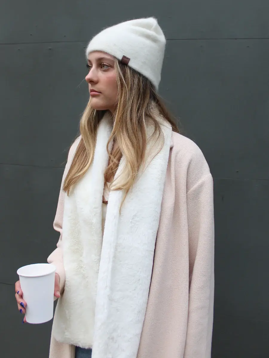 Apres - Wholesale Scarf - Women's - The Teddy Super Soft Faux Fur Scarf1