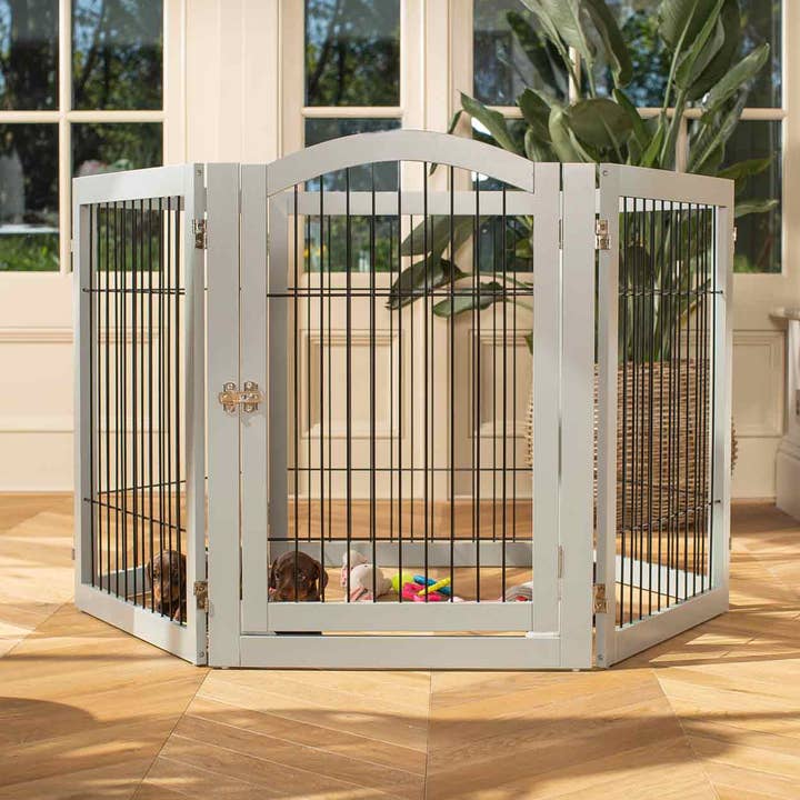 Grauer hölzerner Welpenlaufstall von Lords & Labradors für den Großhandel von Lords and Labradors