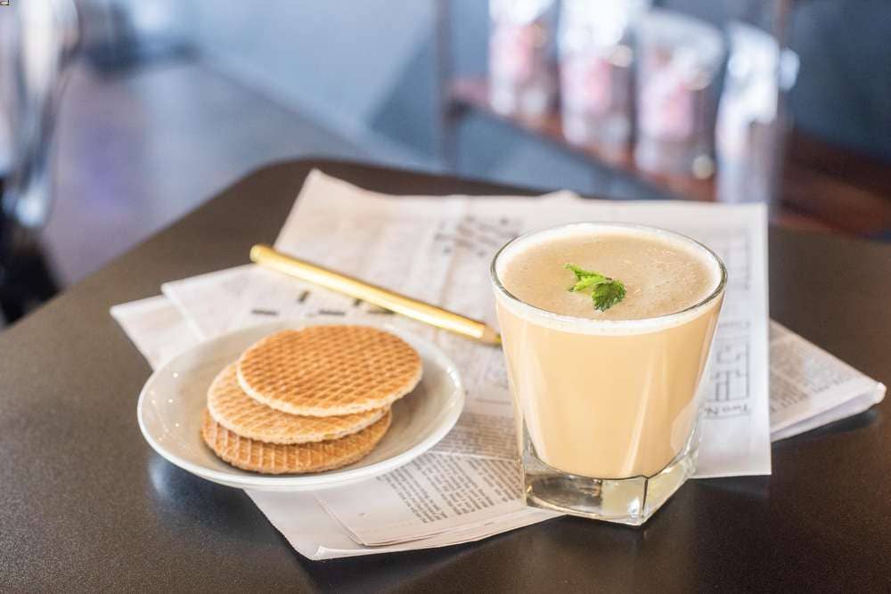 3Bros - Wholesale Cookie - 16 White Chocolate Dipped Stroopwafels2