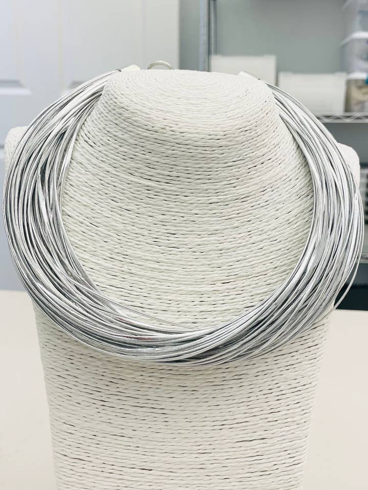 CHIC - Cordon en simili cuir (argent) NK611 pour la vente par TWO FORTY TWO