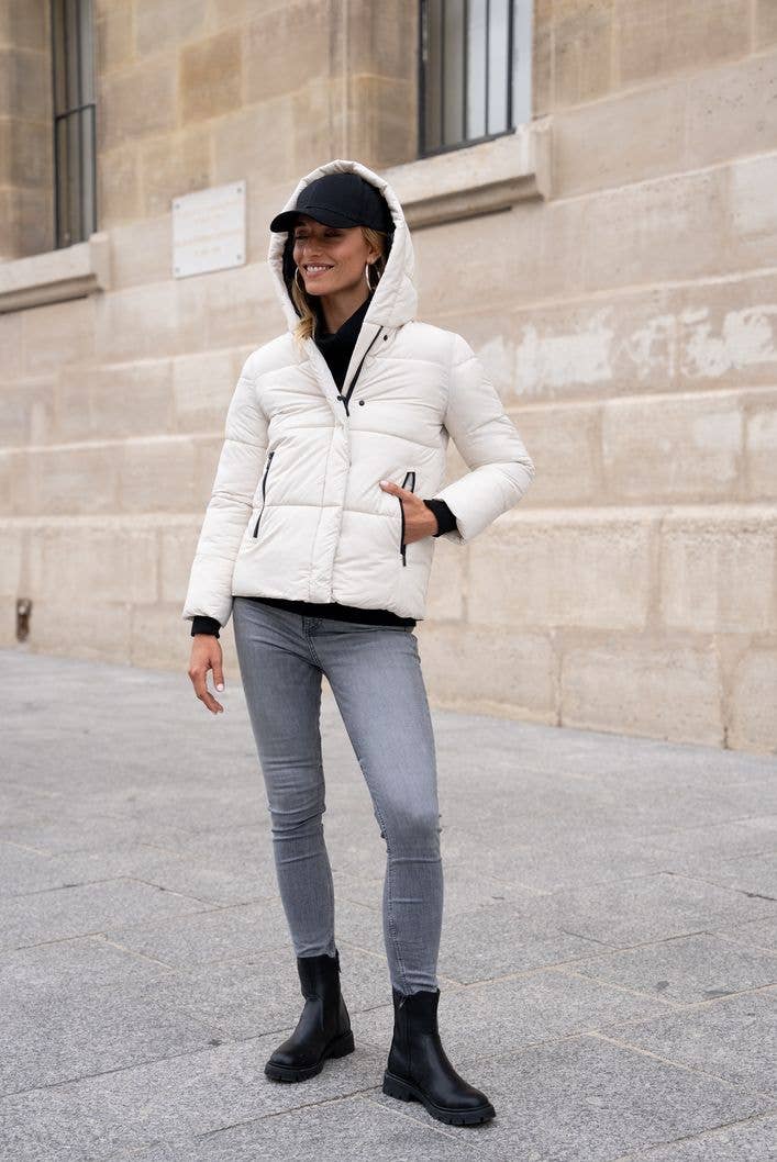 Attrait Paris - Wholesale Puffer Jacket - Women's - Short hooded jacket with side edges2