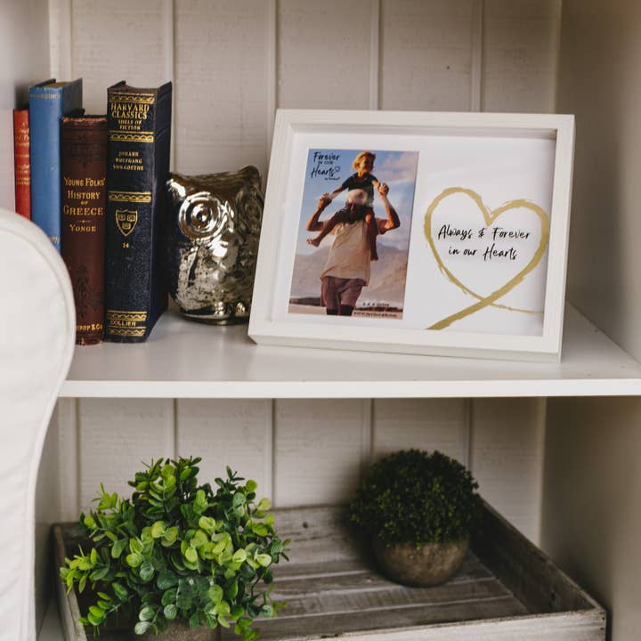 Pavilion - Wholesale Picture Frame - Hearts - 9.5" x 7.5" Shadow Box Frame
(Holds 4" x 6" Photo)2