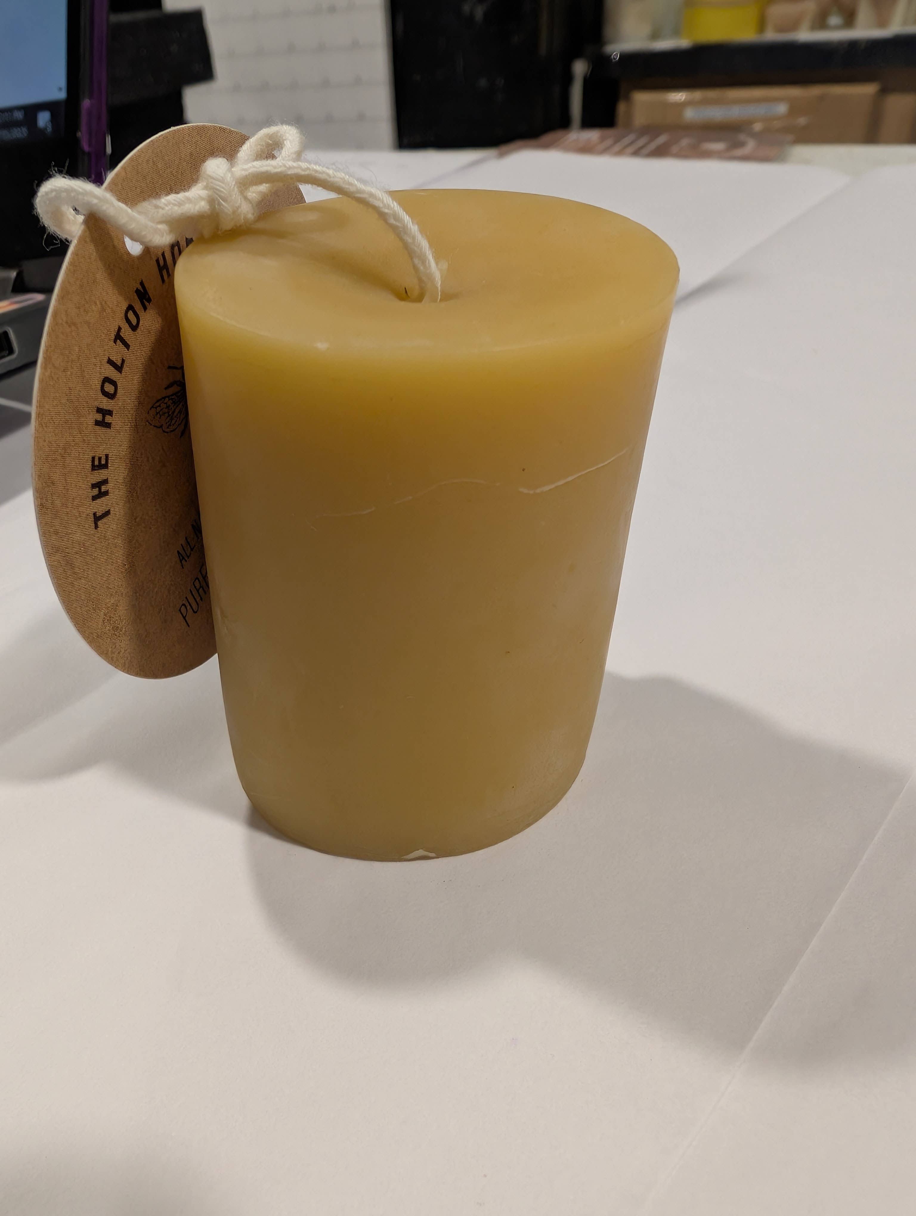 The Holton Homestead - Wholesale Pillar Candle - Beeswax pillar candle 'Honeybun'1