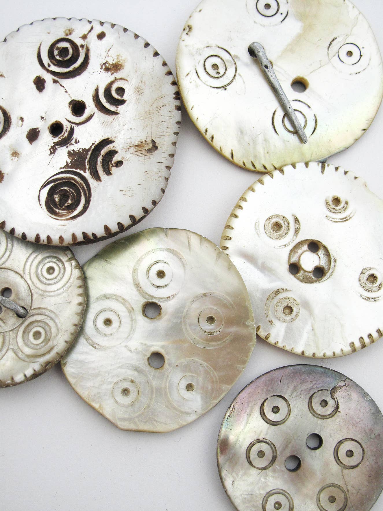 Tika - Wholesale Sewing Button/Snap - Gilgit Shell Buttons1
