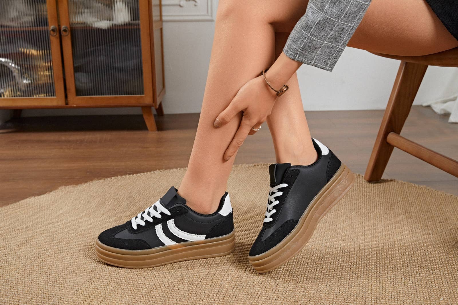 ERYNN - Wholesale Sneakers - Dames - sneakers met dikke zool en vetersluiting - Déotille17