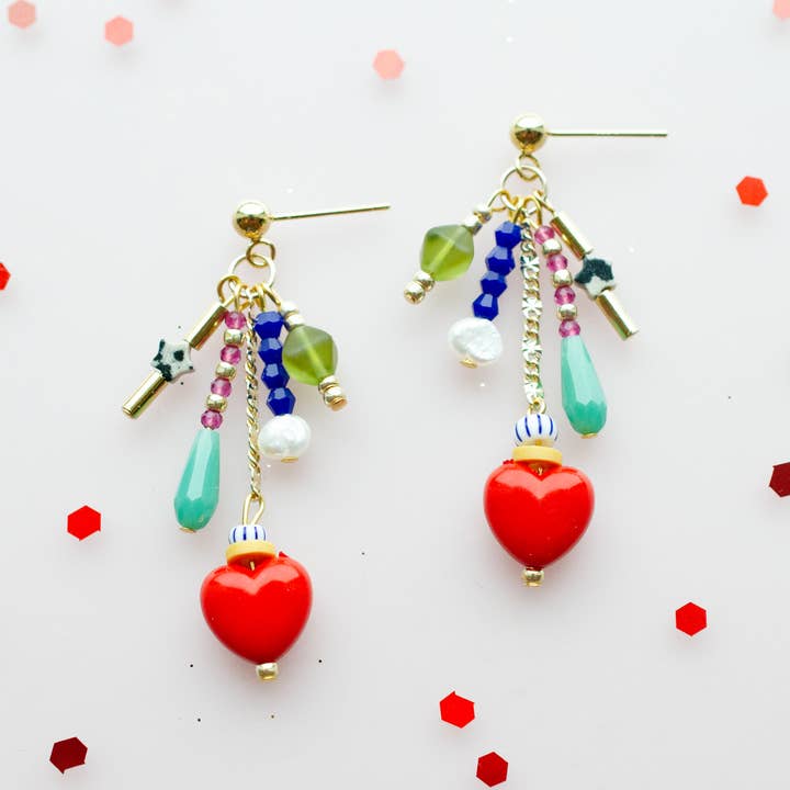 Orecchini con ciondolo a cuore per la vendita all'ingrosso da parte di Jill Makes