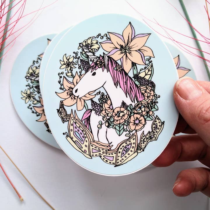 Autocollant licorne, autocollant licorne, autocollant animal spirituel pour la vente par Mary Felker Art and Design