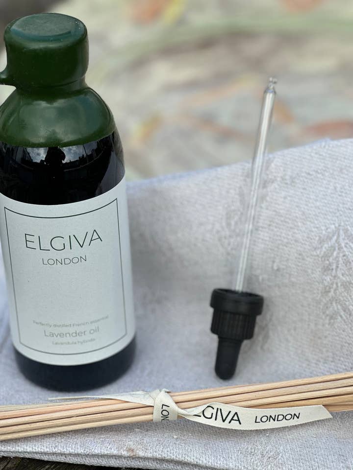 250ml Signature Wax Topped bottle, Diffuser Sticks, Pipette + (optional) Lavender Sachet for wholesale by Elgiva London