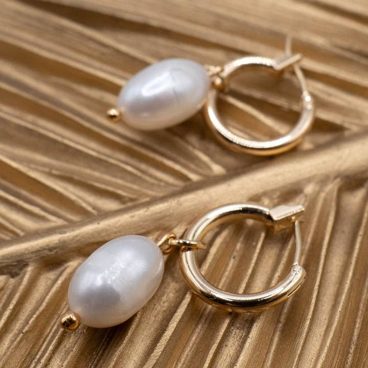 Villa d'Este Small - Gold and Pearl Hoop Earrings for wholesale by DUESTELLE ITALIA