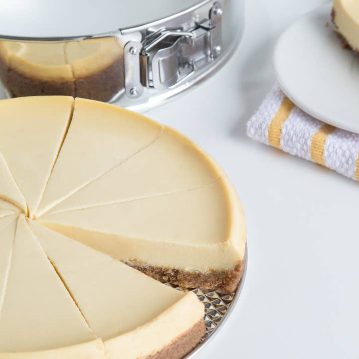 Fox Run Brands - Wholesale Cake Pan - Fox Run Springform Pan, Tin-Plated Steel, 9"2