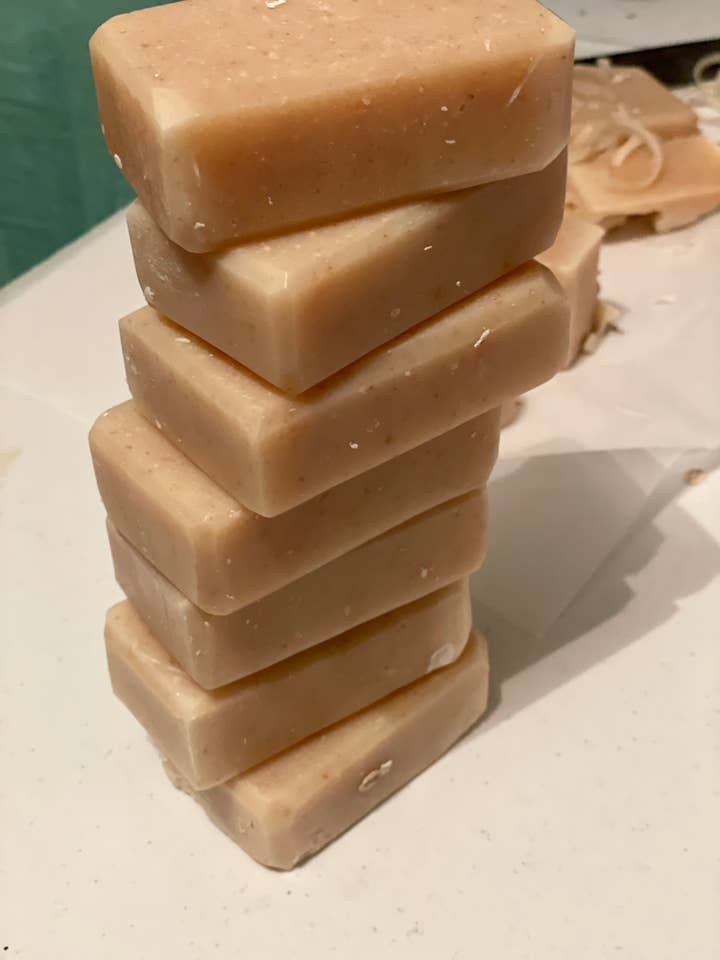 Oatmeal Honey Bar for wholesale by Cree Cosmetics