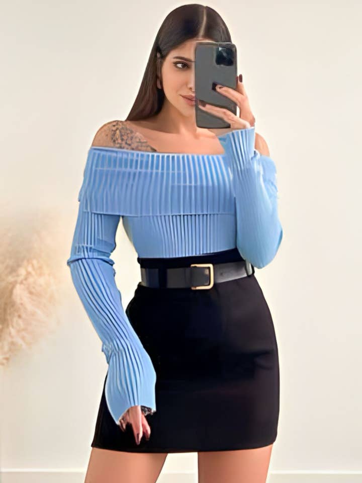 Maglione 1911 con scollo bardot e spalle scoperte per la vendita all'ingrosso da parte di LES GRENOUILLES DU MARAIS