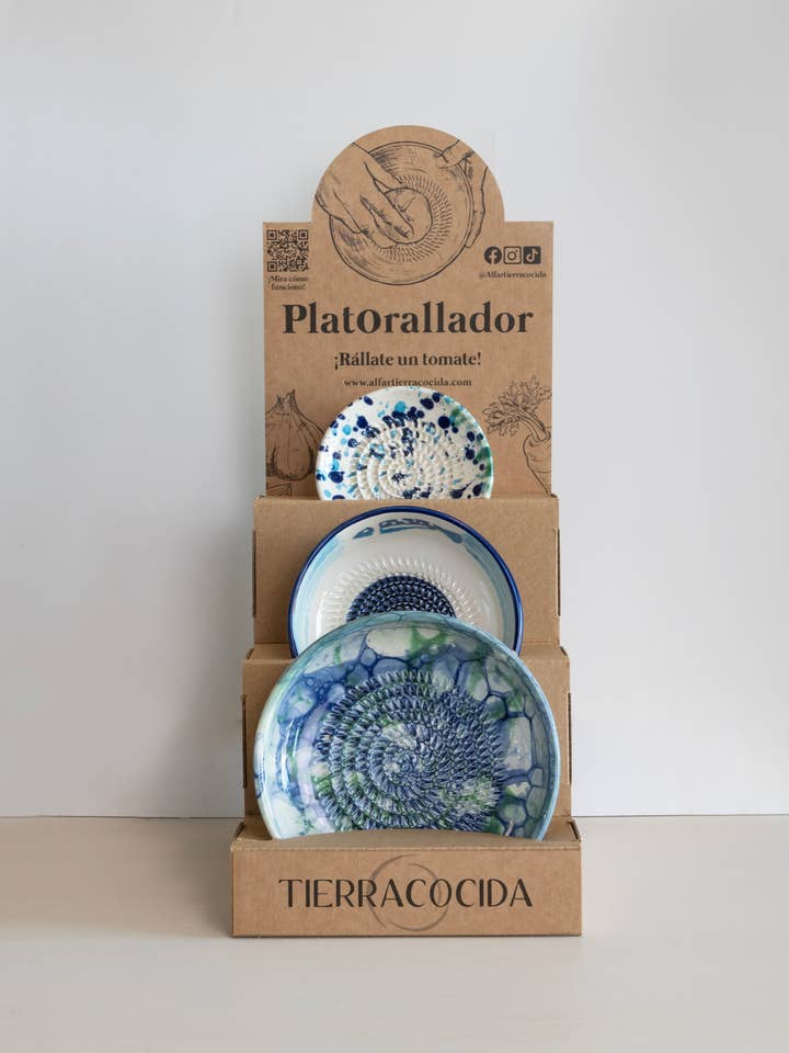 Display- display for ceramic plates and graters for wholesale by Alfar Tierra Cocida