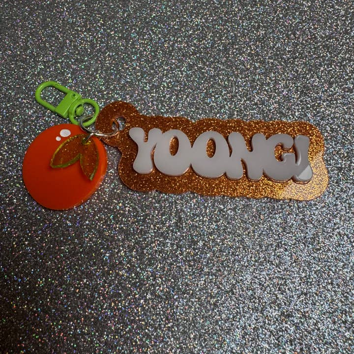 Lantern Pins – Großhandel Geldbörsen-/Taschenzubehör – Damen – BTS-Taschenanhänger — Verschiedene Modelle!14