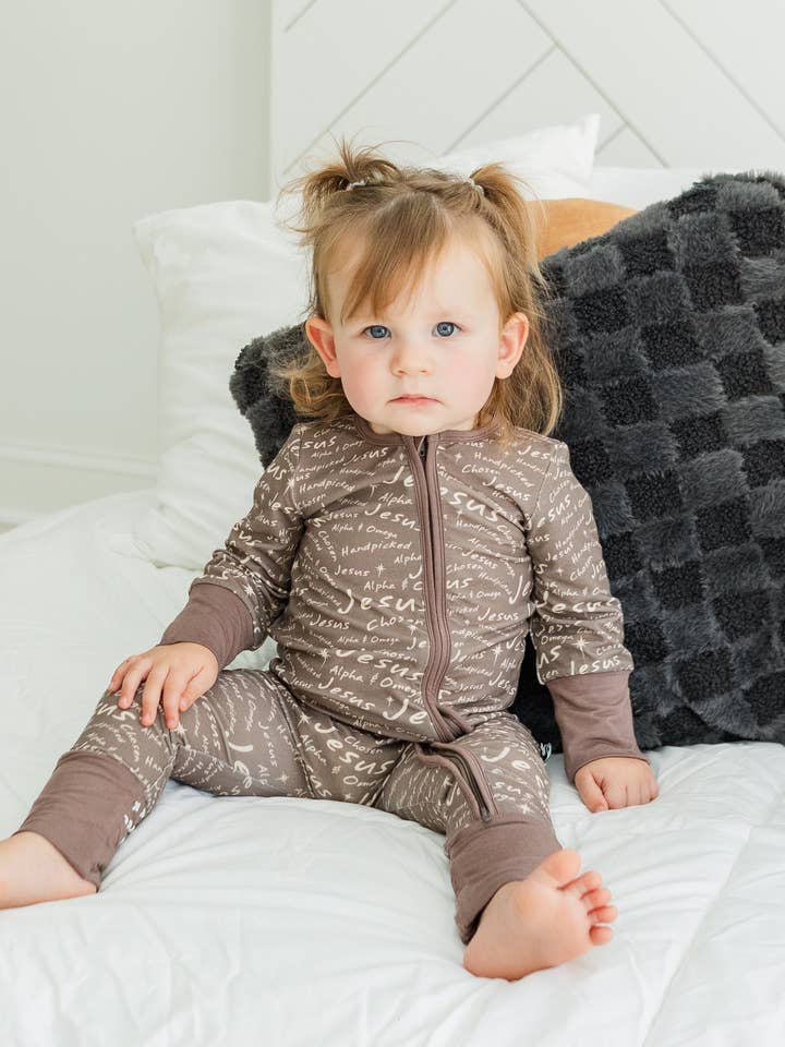 Combinaison choisie pour la vente par Handpicked and Chosen