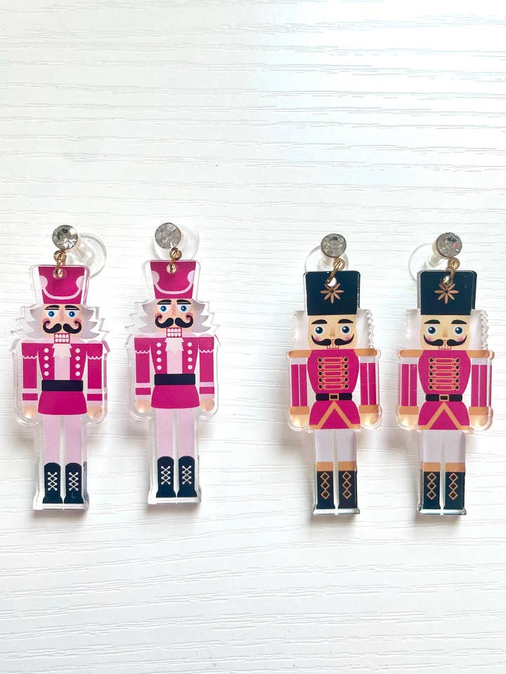Boucles d'oreilles Casse-Noisettes de Noël imprimées pour la vente par Louie Love