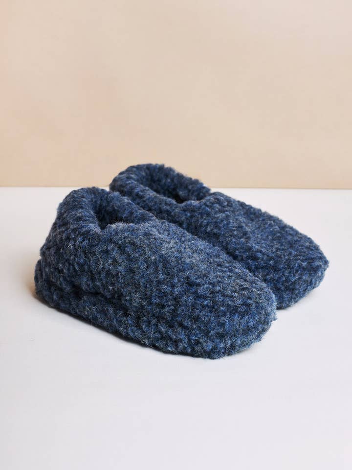 Kurze Wollhausschuhe - Marineblau for wholesale by Garden State Candles