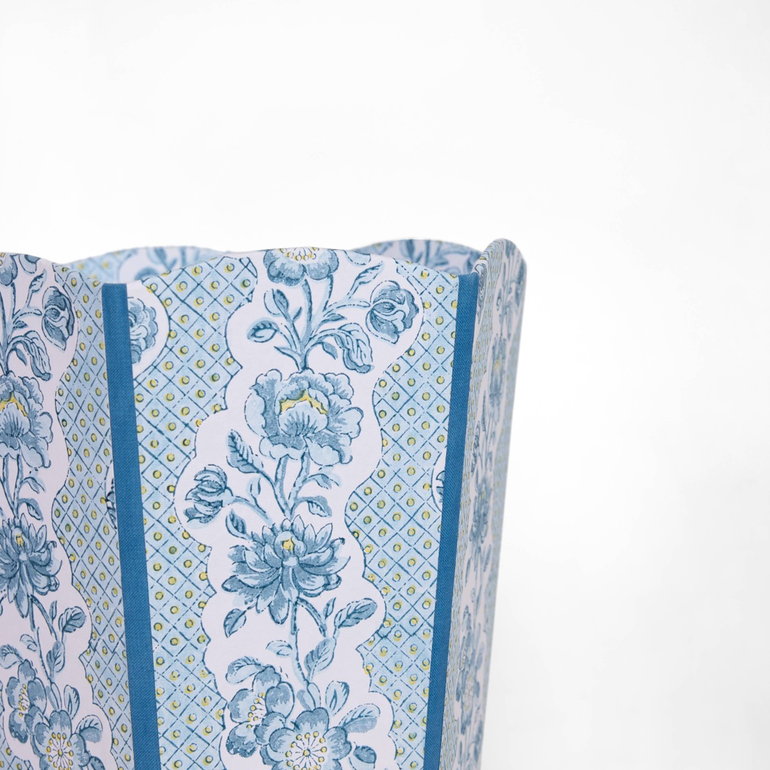 Craft Boat – Engroshandel Kurv – KURV MED BØLGEKANTER - BLOOMING TRELLIS INDIGO2