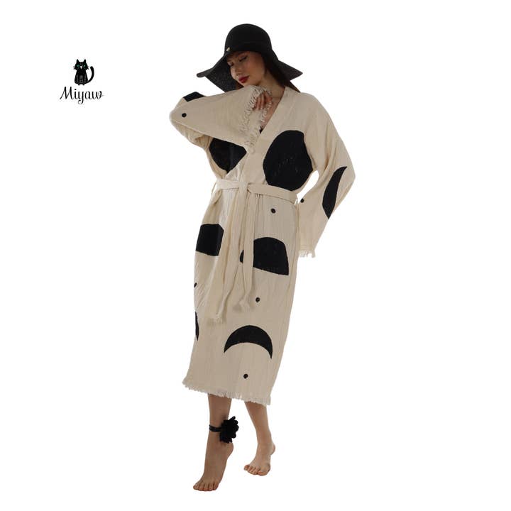 Bege Robe Kimono de Algodão Orgânico Natural com Círculos Pretos para venda a revendedores na Faire3