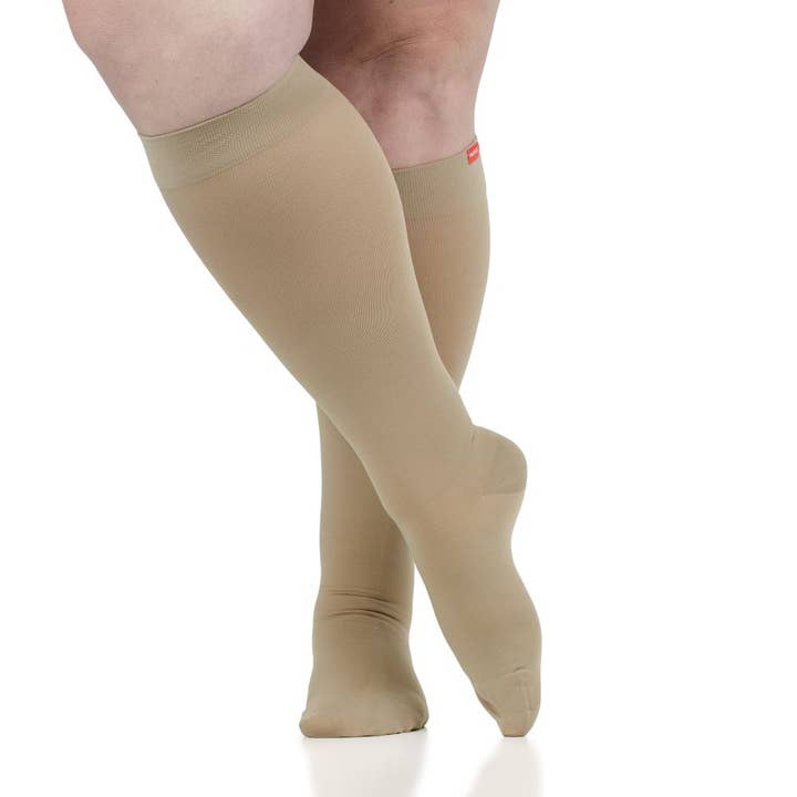 Najou Chaussettes de compression en nylon anti-humidité 20-30mmHg Cashew uni en vente sur Faire1