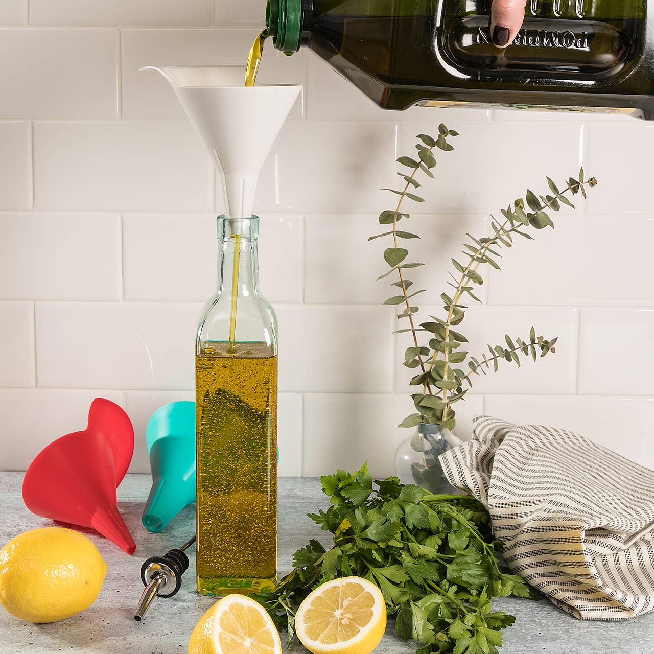 Gourmac - Wholesale Funnel - 3-Piece Interlocking Funnel Set Counter Display4