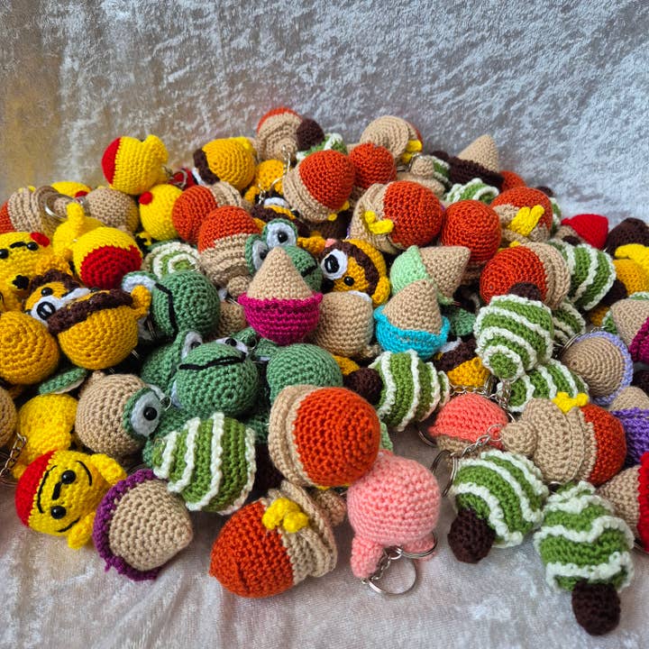 Portachiavi all'uncinetto, Winnie the Pooh, Honey Pot, albero di Natale per la vendita all'ingrosso da parte di despinacrafting