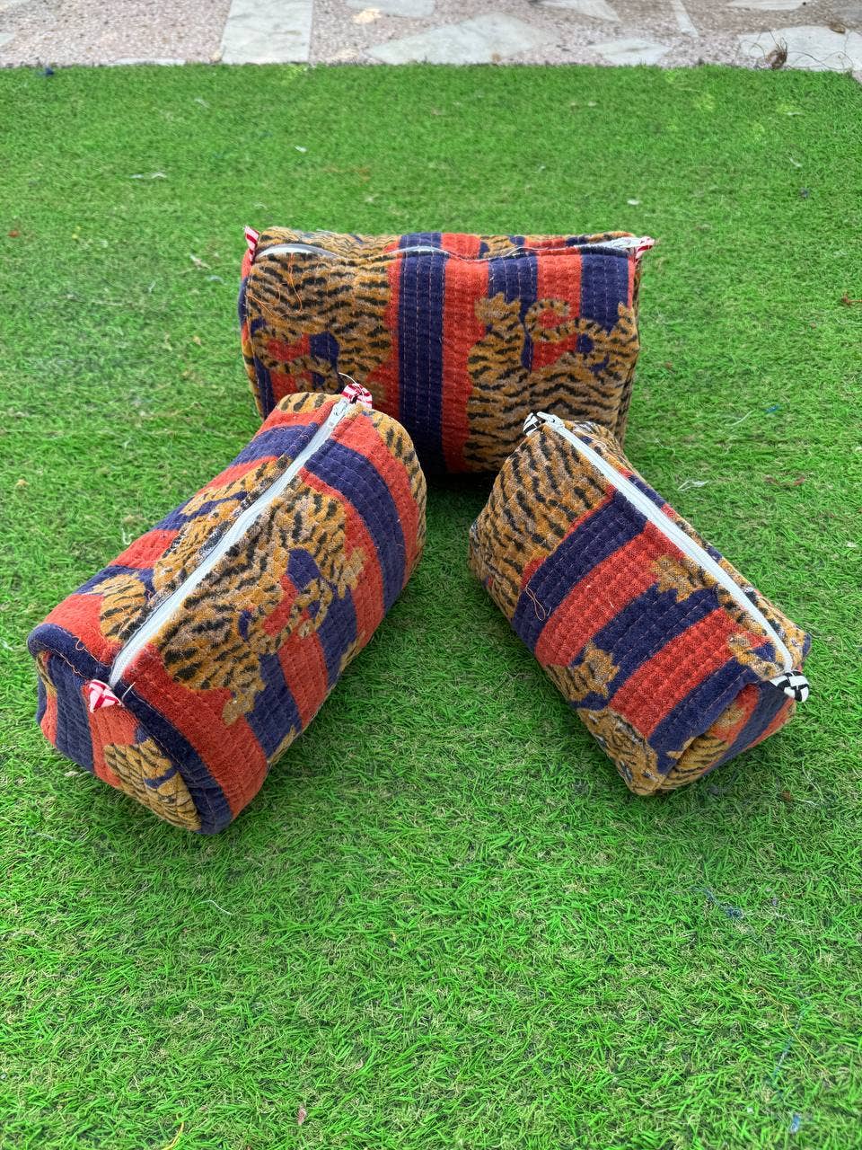 GYPSY STUDIO - Wholesale Makeup/Cosmetic Bag - Soft Touch Velvet Toiletry Set Makeup, cosmetics Bags5