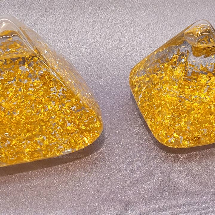 Goldenflow Studios – wholesale Snow globe – Pyramid Snow-globe
