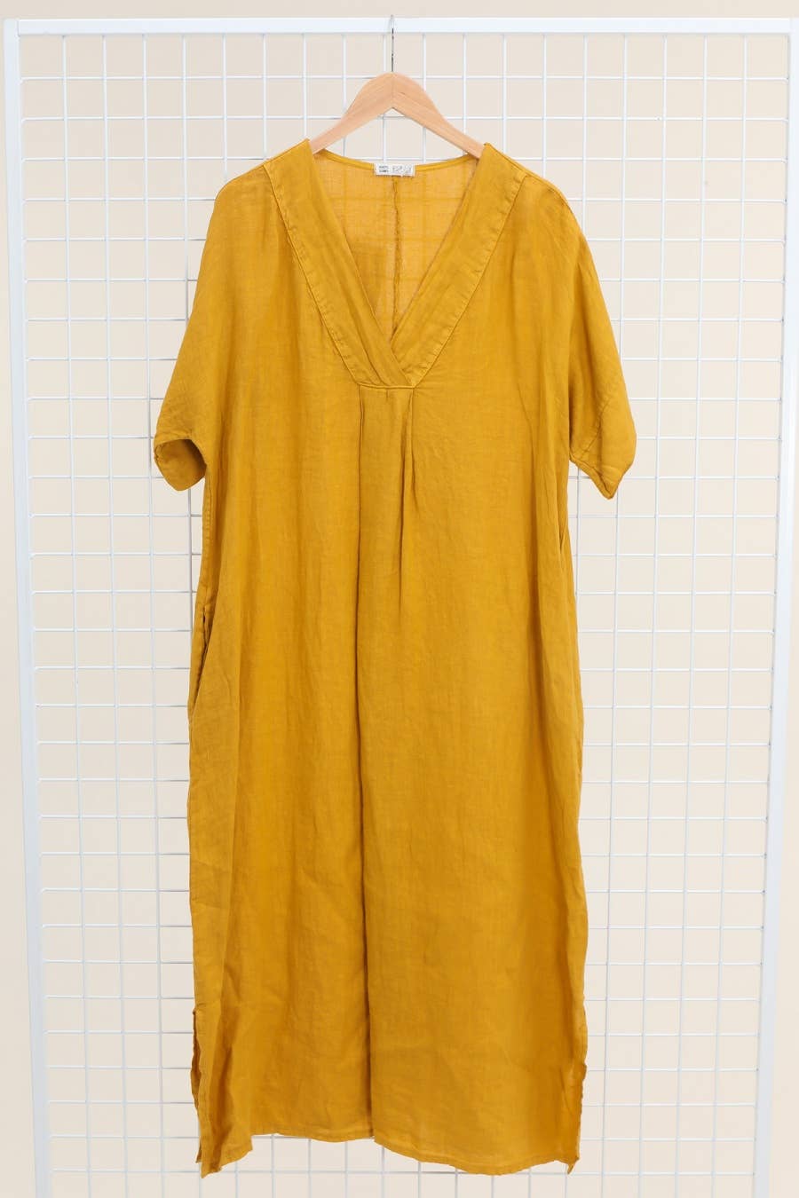 la maison des fibres naturelles - Wholesale Dress - Women's - Long dress v-neck 62733 100% linen43