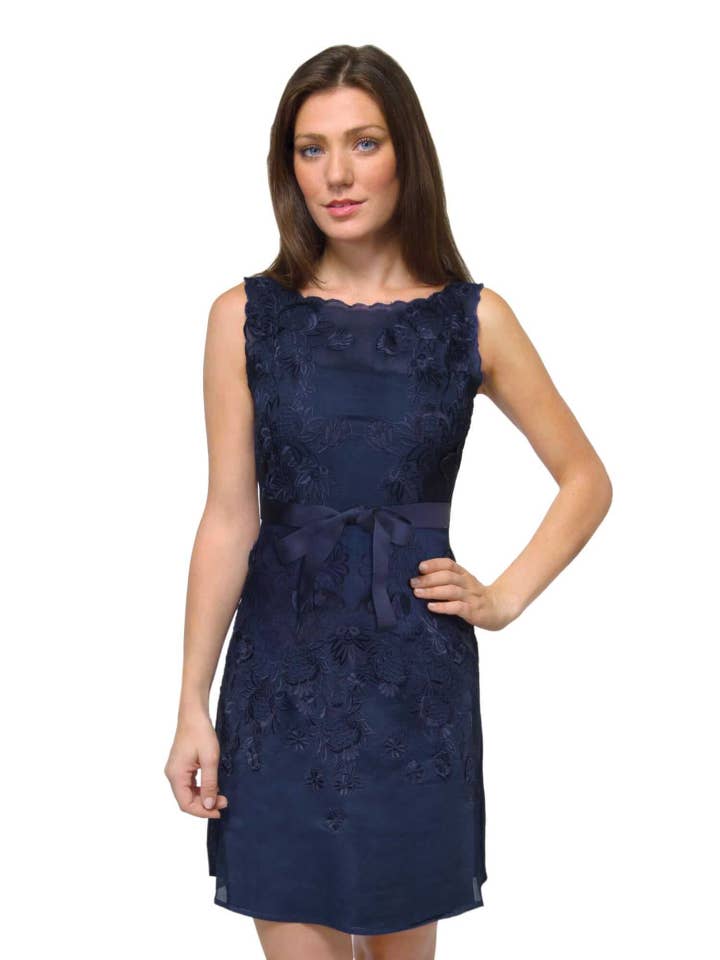 Vestido Bordado em Organdi - Renda de Flores por atacado de Gretchen Scott LLC