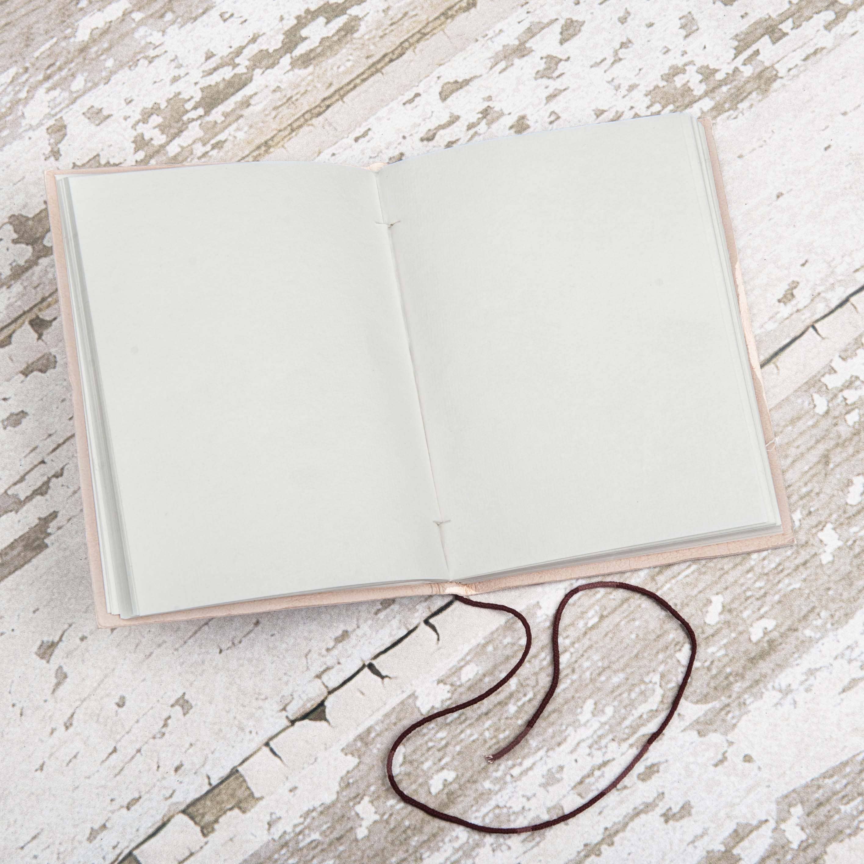 Soothi | Containers Of Creativity - Vendita all'ingrosso Diari/agende - Diario in pelle con citazione But Still I Rise - 8x63