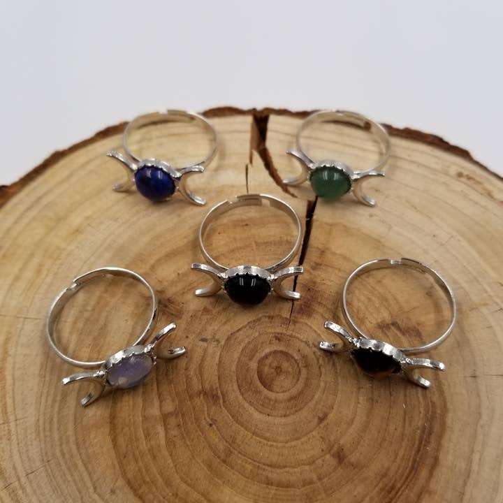 Bague ouverte à double lune en pierre naturelle pour la vente par CHAKRA JEWELRY