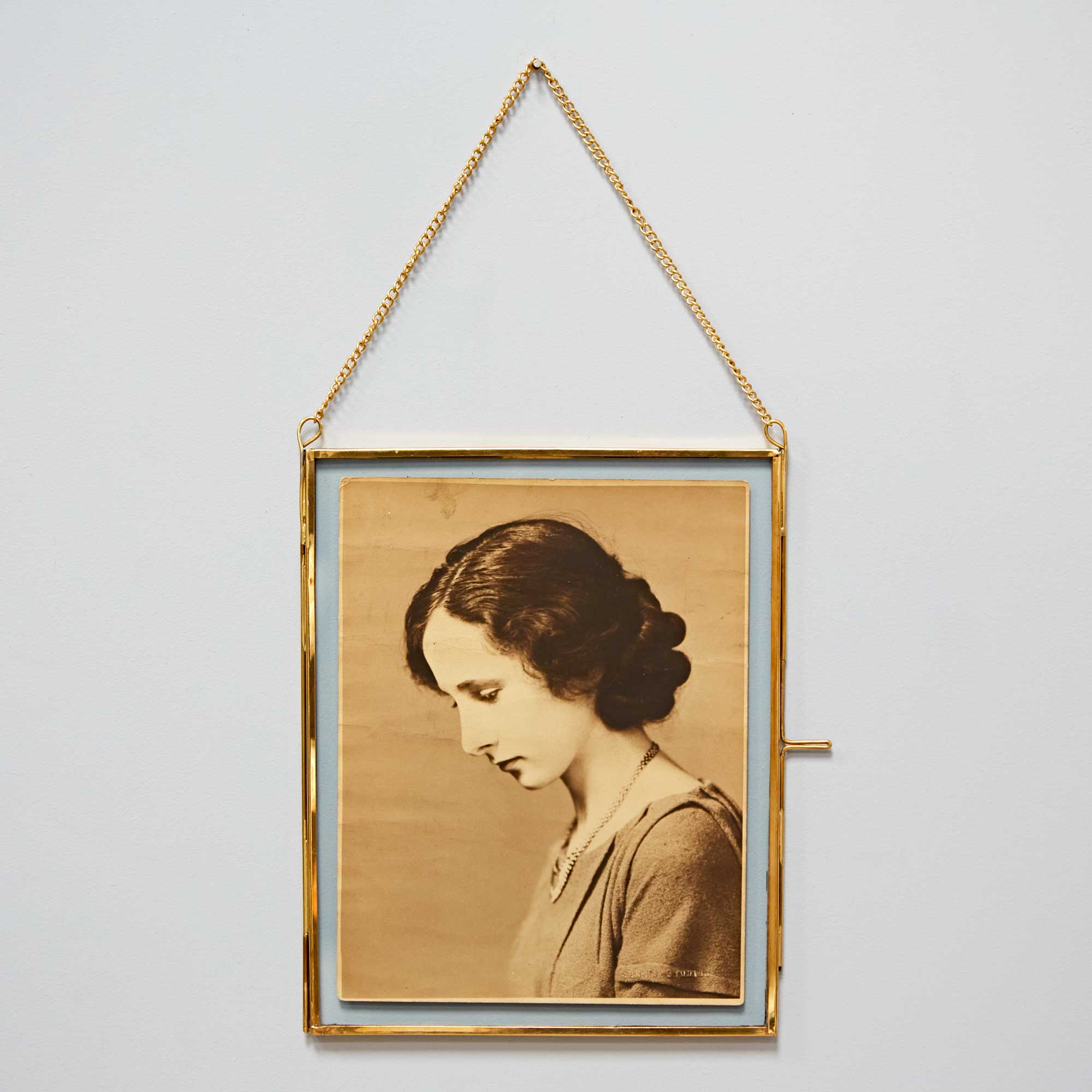 The Paper High Gift Company Limited - Wholesale Picture Frame - Dia Gold Antique Brass Glass Hanging Photo Frame2