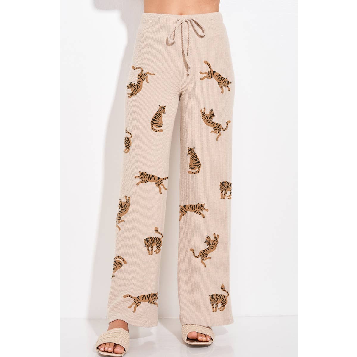 Phil Love – Großhandel Loungewear-Set – Damen – Phil Love Lounge-Set mit Kapuzenpullover und Allover-Tigerdruck18