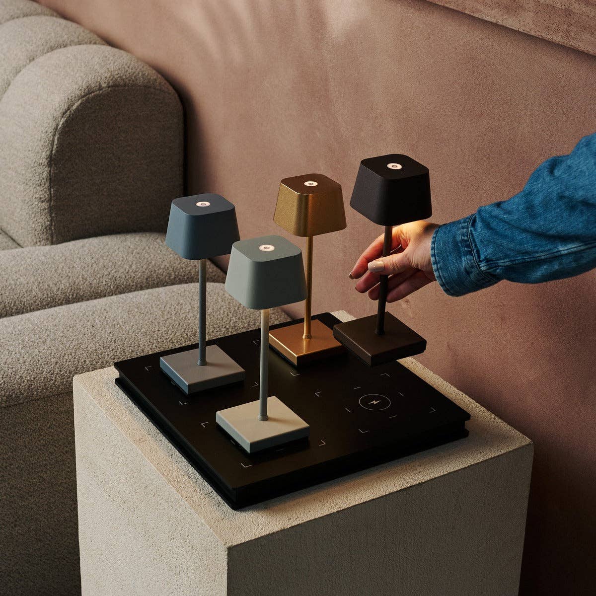 Tavellio - Wholesale Charging Cable - Amstel Station Professional Wireless Charging Station with 4 Charging Ports | Easy & Functional with Qi-Technology7