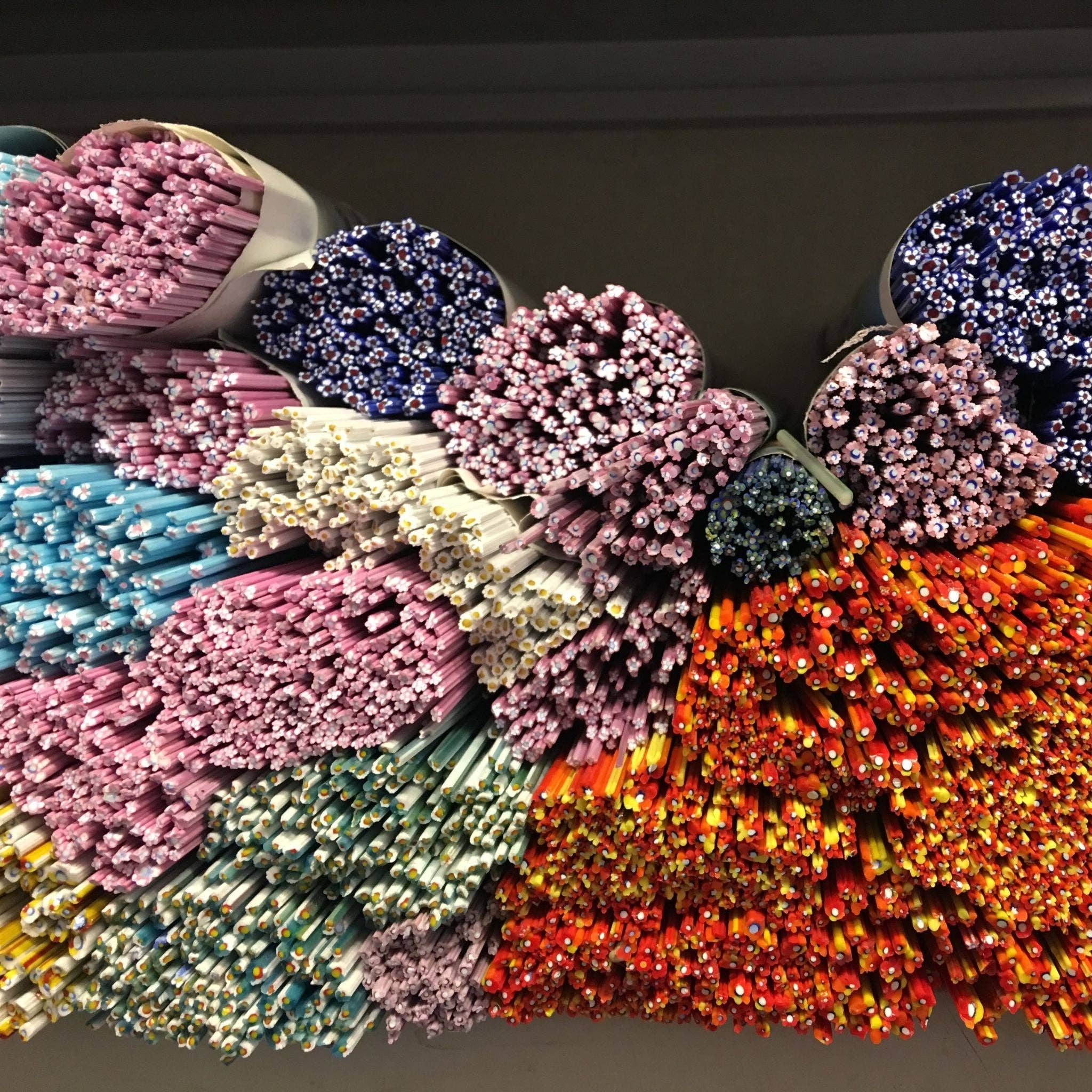 Via Graceffo – Engroshandel Halskæde med vedhæng – Florentinsk glasmosaikkors vedhæng, udformet i Italien8